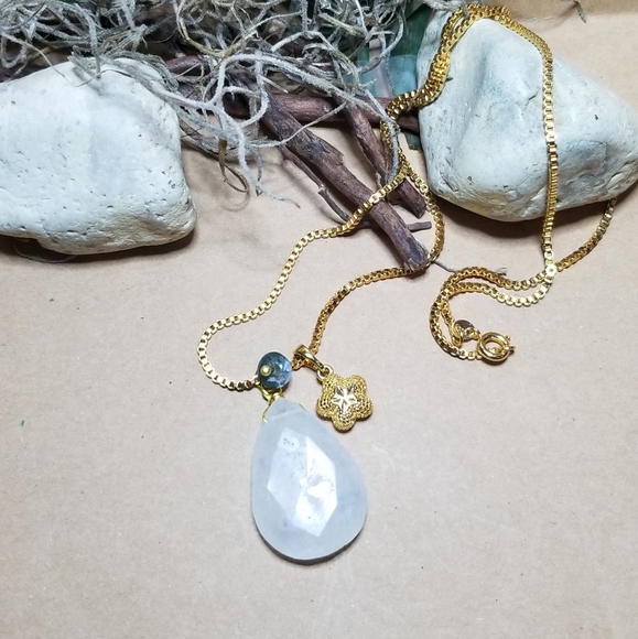 Solar quartz and gold necklace - Picture 4 of 5